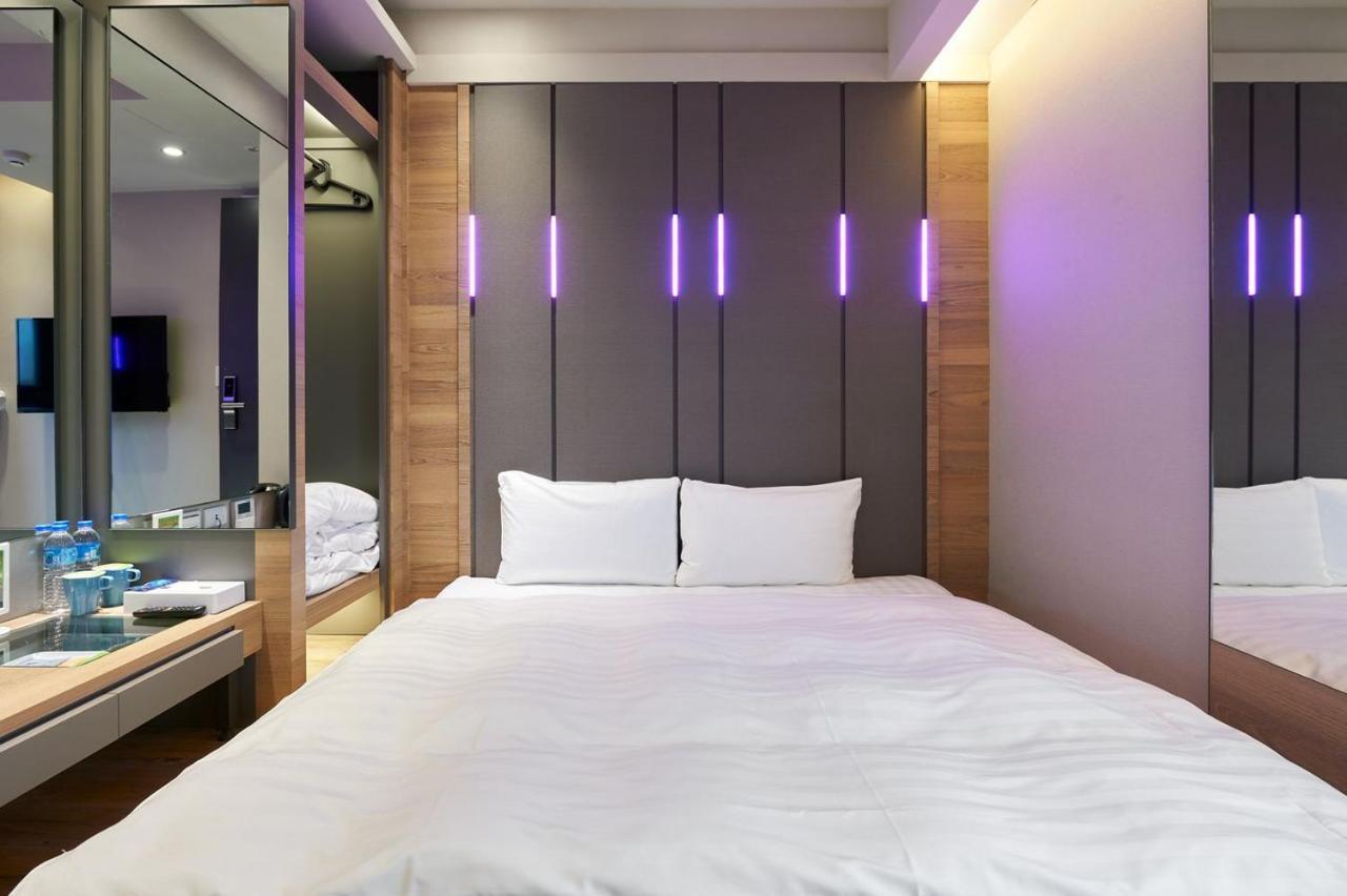 Kiwi Share Hotel Zhongli Bagian luar foto