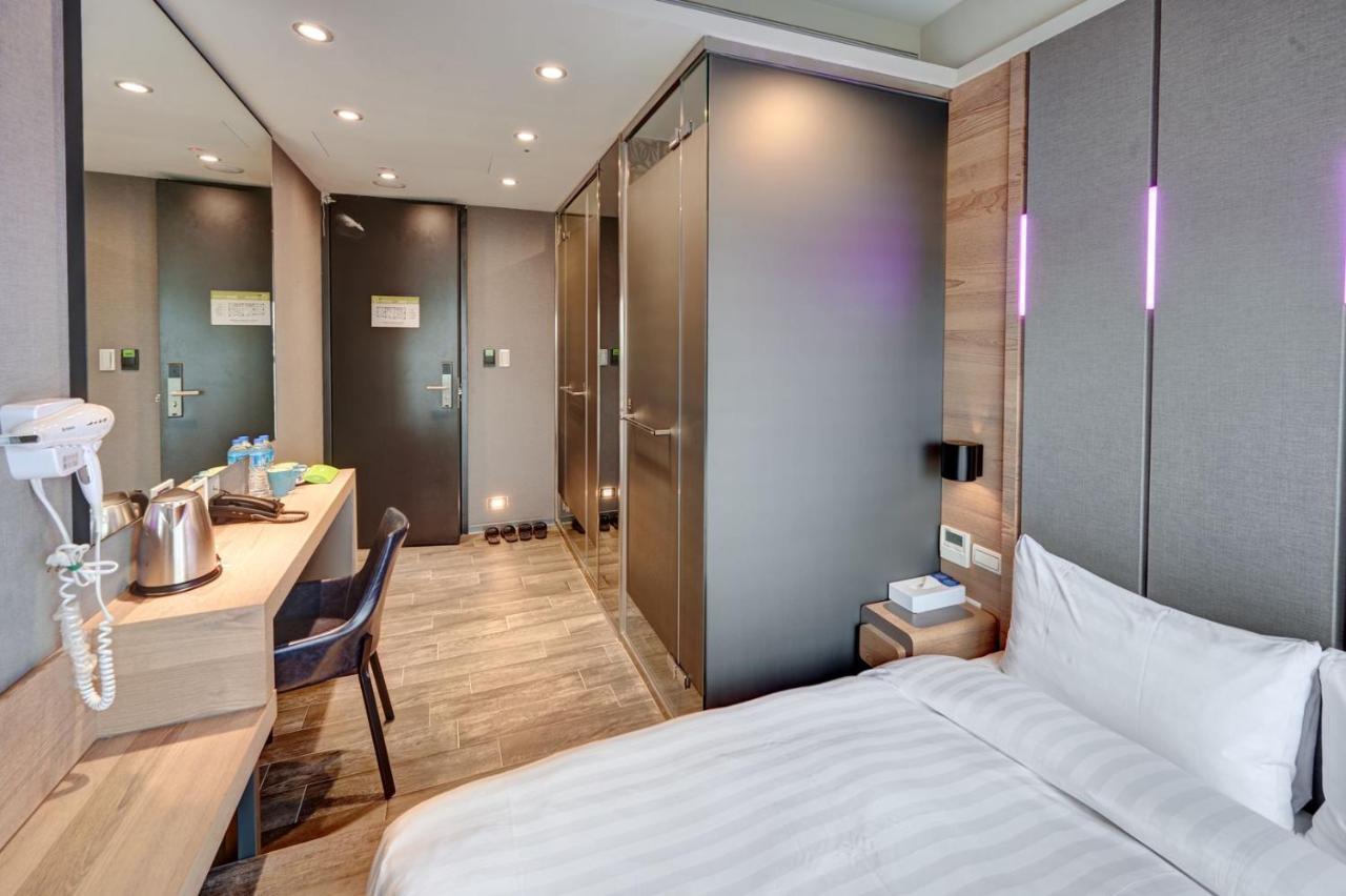 Kiwi Share Hotel Zhongli Bagian luar foto